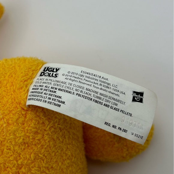 Ugly Dolls Hugs and Headstands 8" Yellow Wedgehead Plush Weighted Bottom Hasboro - Picture 3 of 5